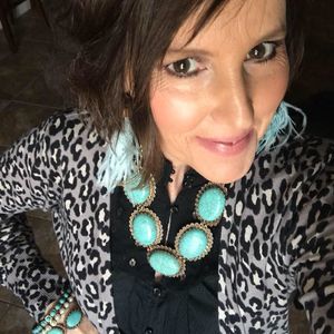 Meet your Posher, Wendye